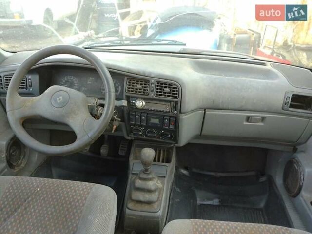 Синій Рено 19, об'ємом двигуна 1.6 л та пробігом 250 тис. км за 300 $, фото 7 на Automoto.ua