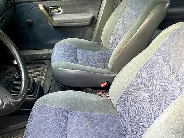 Синий Рено 19, объемом двигателя 1.4 л и пробегом 0 тыс. км за 1600 $, фото 10 на Automoto.ua