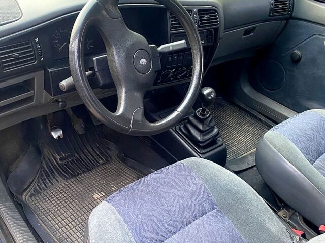 Синий Рено 19, объемом двигателя 1.4 л и пробегом 0 тыс. км за 1600 $, фото 11 на Automoto.ua