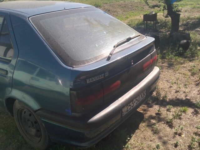 Синий Рено 19, объемом двигателя 0 л и пробегом 222 тыс. км за 500 $, фото 2 на Automoto.ua