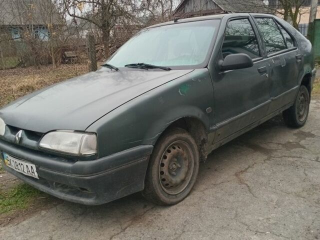 Зеленый Рено 19, объемом двигателя 0 л и пробегом 300 тыс. км за 403 $, фото 1 на Automoto.ua
