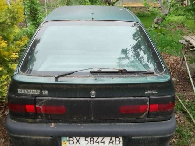 Рено 19 1993 в Хмельницком на Automoto.ua Зеленый Рено 19, объемом двигателя 1.8 л и пробегом 200 тыс. км за 700 $, фото 1 на Automoto.ua