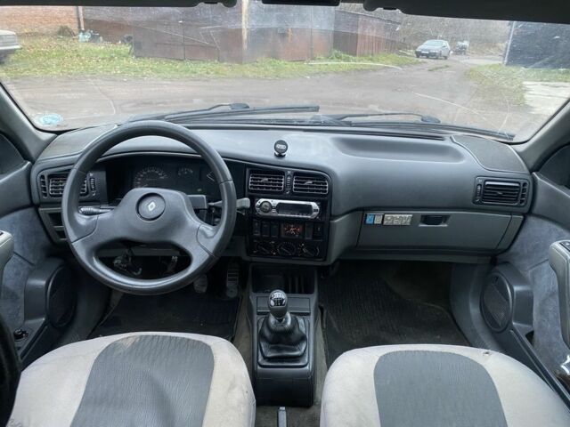 Синий Рено 20, объемом двигателя 1.4 л и пробегом 1000 тыс. км за 606 $, фото 6 на Automoto.ua