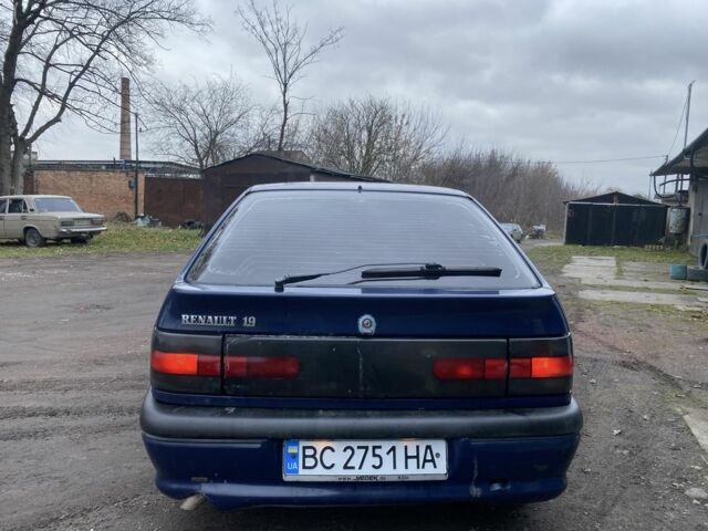 Синий Рено 20, объемом двигателя 1.4 л и пробегом 1000 тыс. км за 606 $, фото 4 на Automoto.ua