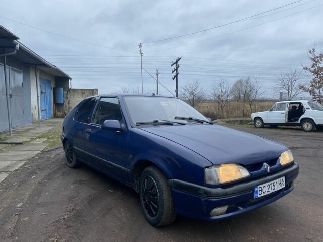 Синий Рено 20, объемом двигателя 1.4 л и пробегом 1000 тыс. км за 606 $, фото 2 на Automoto.ua