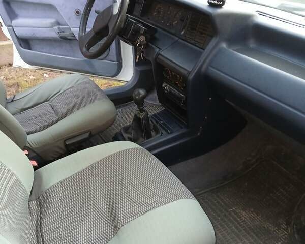 Белый Рено 21, объемом двигателя 1.7 л и пробегом 195 тыс. км за 1600 $, фото 13 на Automoto.ua