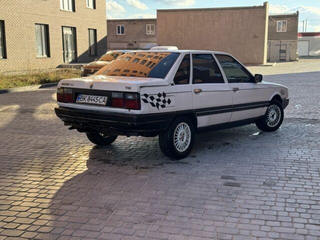 Белый Рено 21, объемом двигателя 0 л и пробегом 307 тыс. км за 999 $, фото 2 на Automoto.ua