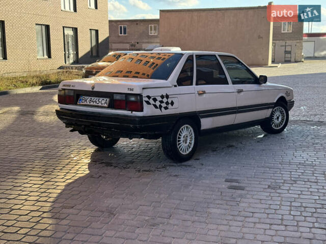 Белый Рено 21, объемом двигателя 1.72 л и пробегом 307 тыс. км за 999 $, фото 3 на Automoto.ua