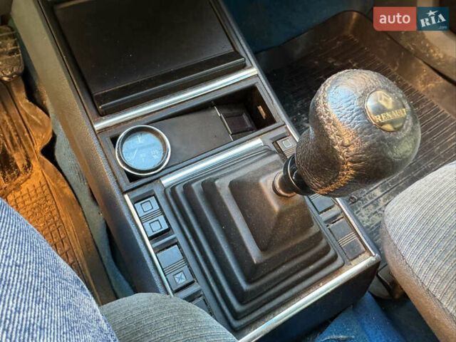 Белый Рено 21, объемом двигателя 1.72 л и пробегом 307 тыс. км за 999 $, фото 8 на Automoto.ua