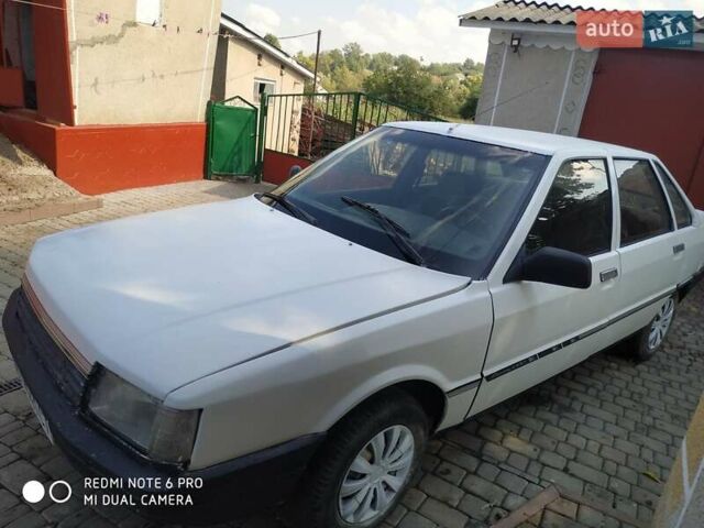 Белый Рено 21, объемом двигателя 1.7 л и пробегом 200 тыс. км за 500 $, фото 3 на Automoto.ua