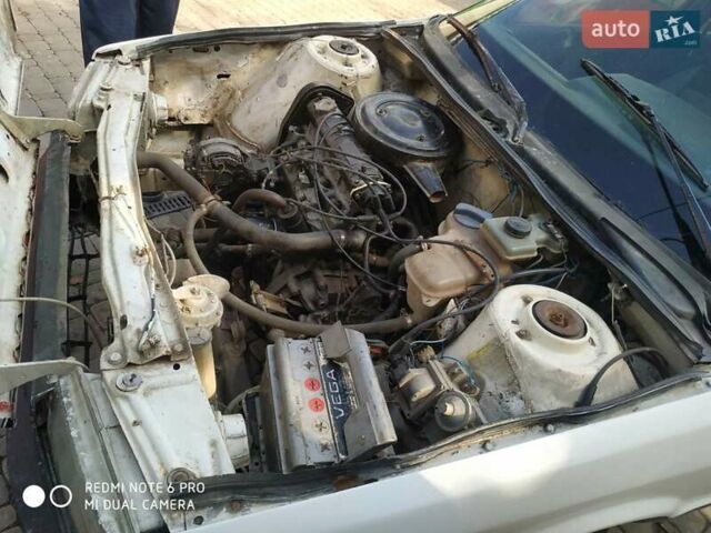 Белый Рено 21, объемом двигателя 1.7 л и пробегом 200 тыс. км за 500 $, фото 5 на Automoto.ua