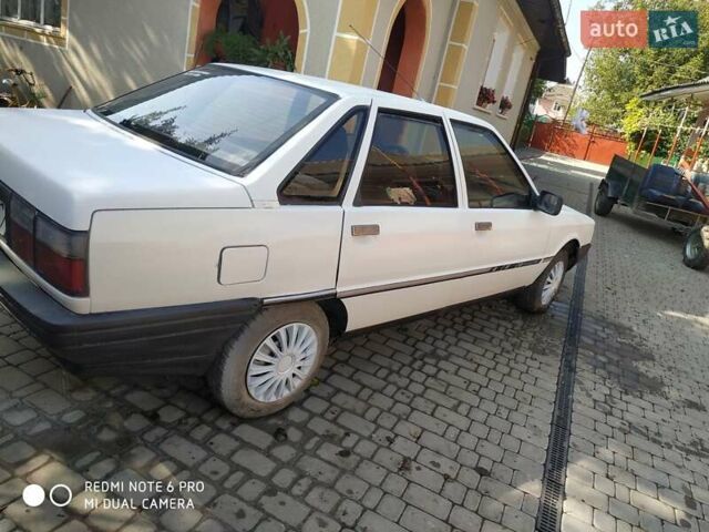 Белый Рено 21, объемом двигателя 1.7 л и пробегом 200 тыс. км за 500 $, фото 7 на Automoto.ua