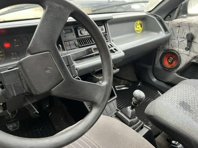 Белый Рено 21, объемом двигателя 1.7 л и пробегом 683 тыс. км за 500 $, фото 5 на Automoto.ua