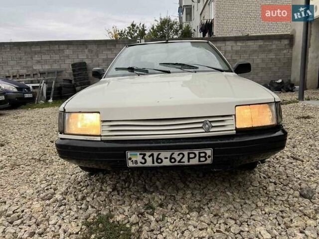 Белый Рено 21, объемом двигателя 1.7 л и пробегом 683 тыс. км за 500 $, фото 7 на Automoto.ua