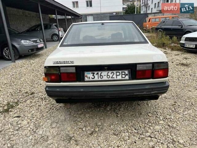 Белый Рено 21, объемом двигателя 1.7 л и пробегом 683 тыс. км за 500 $, фото 1 на Automoto.ua