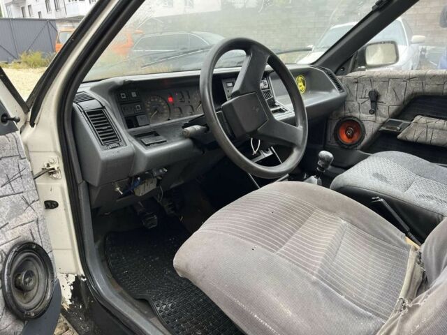 Белый Рено 21, объемом двигателя 1.7 л и пробегом 683 тыс. км за 500 $, фото 7 на Automoto.ua