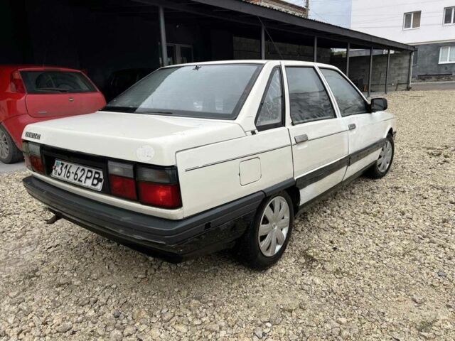 Белый Рено 21, объемом двигателя 1.7 л и пробегом 683 тыс. км за 500 $, фото 1 на Automoto.ua