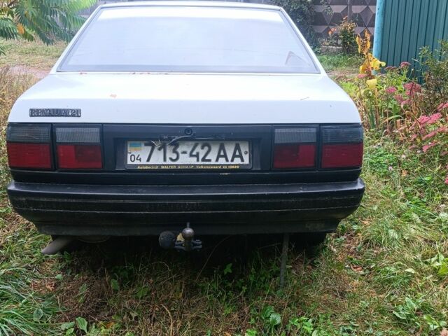 Белый Рено 21, объемом двигателя 0 л и пробегом 100 тыс. км за 573 $, фото 1 на Automoto.ua