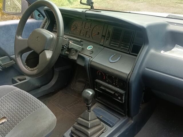 Белый Рено 21, объемом двигателя 0 л и пробегом 100 тыс. км за 573 $, фото 2 на Automoto.ua