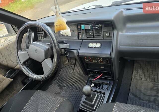 Белый Рено 21, объемом двигателя 1.72 л и пробегом 300 тыс. км за 1000 $, фото 9 на Automoto.ua