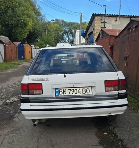 Белый Рено 21, объемом двигателя 1.72 л и пробегом 300 тыс. км за 1000 $, фото 6 на Automoto.ua
