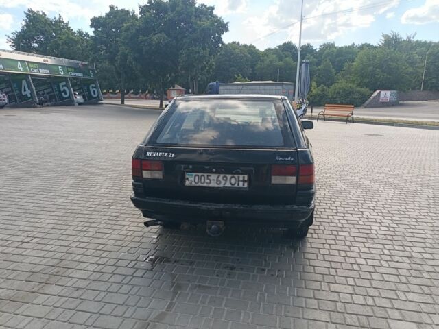 Черный Рено 21, объемом двигателя 2.1 л и пробегом 100 тыс. км за 1300 $, фото 3 на Automoto.ua