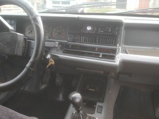 Красный Рено 21, объемом двигателя 0 л и пробегом 222 тыс. км за 550 $, фото 15 на Automoto.ua