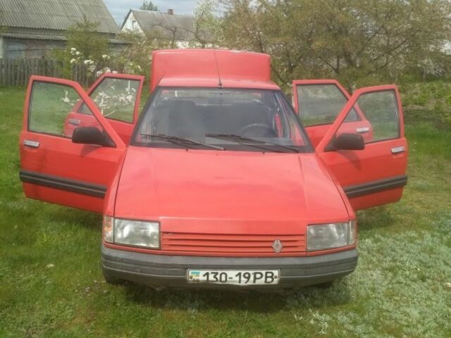 Красный Рено 21, объемом двигателя 0 л и пробегом 222 тыс. км за 550 $, фото 7 на Automoto.ua