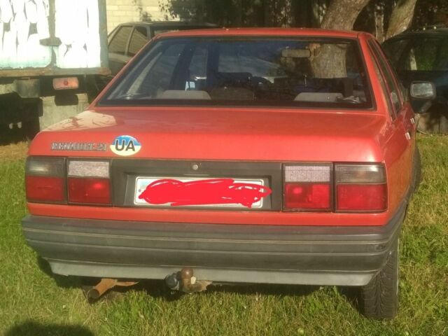 Красный Рено 21, объемом двигателя 0 л и пробегом 222 тыс. км за 550 $, фото 1 на Automoto.ua