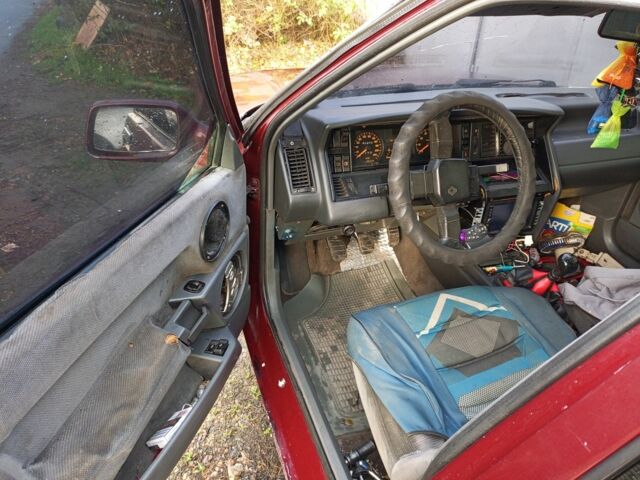 Красный Рено 21, объемом двигателя 1.7 л и пробегом 350 тыс. км за 1426 $, фото 3 на Automoto.ua