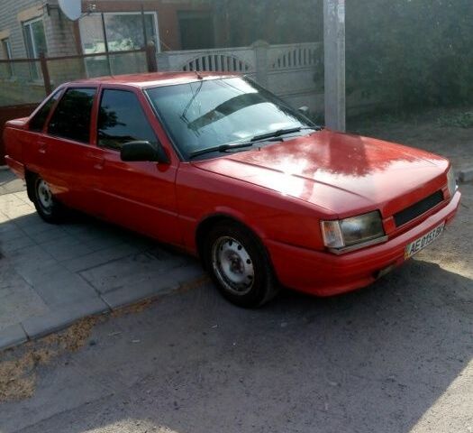 Красный Рено 21, объемом двигателя 0 л и пробегом 75 тыс. км за 2500 $, фото 2 на Automoto.ua