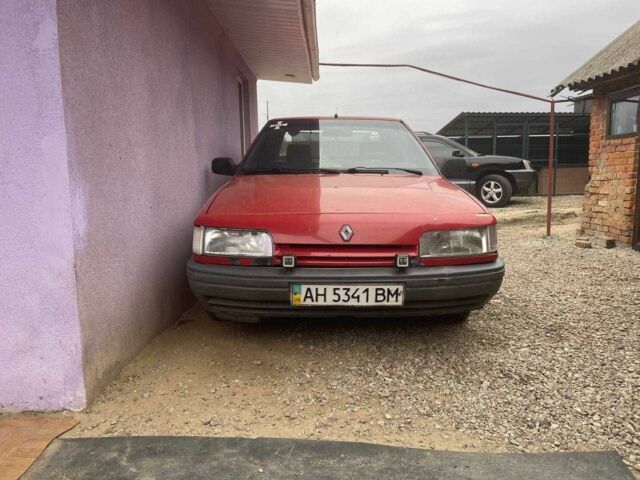 Красный Рено 21, объемом двигателя 1.7 л и пробегом 300 тыс. км за 1700 $, фото 1 на Automoto.ua