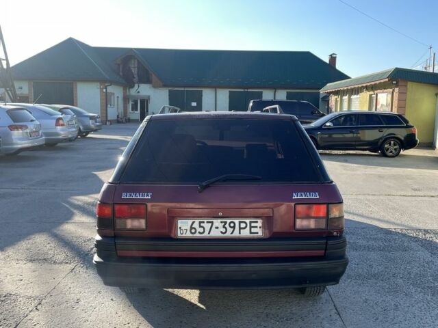 Красный Рено 21, объемом двигателя 1.8 л и пробегом 3 тыс. км за 600 $, фото 3 на Automoto.ua