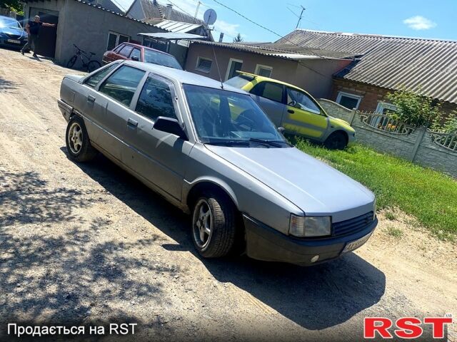 Рено 21, объемом двигателя 2.2 л и пробегом 350 тыс. км за 400 $, фото 1 на Automoto.ua