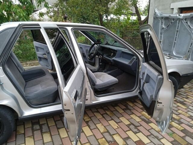 Серый Рено 21, объемом двигателя 1.7 л и пробегом 130 тыс. км за 650 $, фото 3 на Automoto.ua