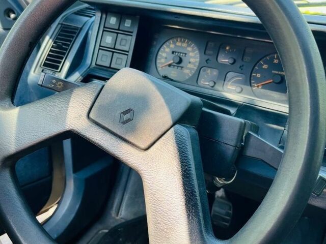 Серый Рено 21, объемом двигателя 1.7 л и пробегом 1 тыс. км за 900 $, фото 7 на Automoto.ua