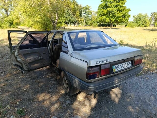 Серый Рено 21, объемом двигателя 1.7 л и пробегом 200 тыс. км за 955 $, фото 3 на Automoto.ua