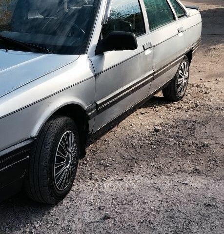 Серый Рено 21, объемом двигателя 2 л и пробегом 256 тыс. км за 300 $, фото 1 на Automoto.ua