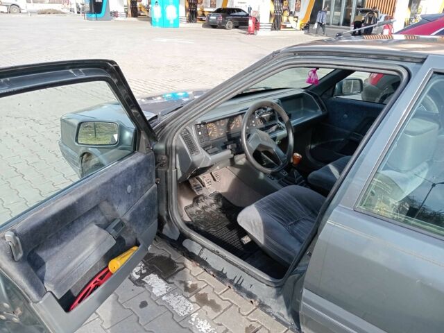 Серый Рено 21, объемом двигателя 1.7 л и пробегом 300 тыс. км за 900 $, фото 2 на Automoto.ua
