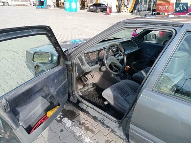 Серый Рено 21, объемом двигателя 1.7 л и пробегом 350 тыс. км за 900 $, фото 5 на Automoto.ua