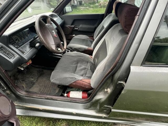 Серый Рено 21, объемом двигателя 0 л и пробегом 200 тыс. км за 1200 $, фото 2 на Automoto.ua
