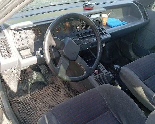 Рено 21 1989 в Кривом Роге на Automoto.ua Серый Рено 21, объемом двигателя 2.2 л и пробегом 302 тыс. км за 720 $, фото 2 на Automoto.ua