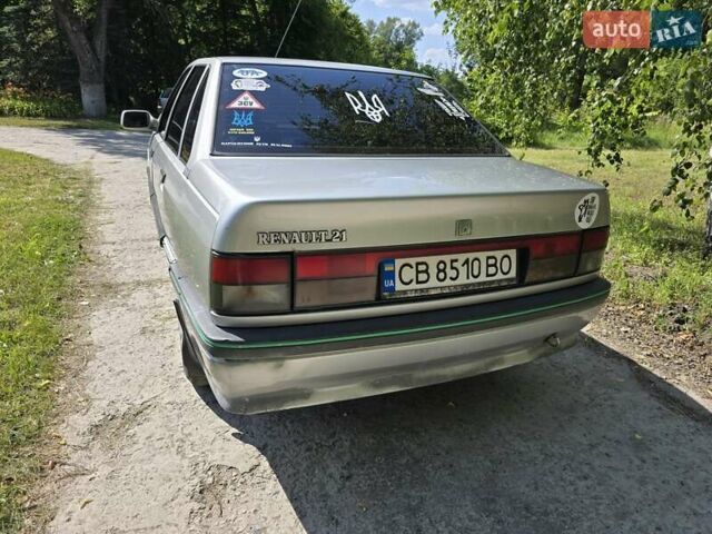Серый Рено 21, объемом двигателя 1.7 л и пробегом 300 тыс. км за 900 $, фото 3 на Automoto.ua