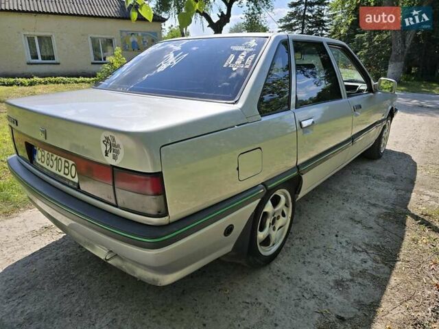 Серый Рено 21, объемом двигателя 1.7 л и пробегом 300 тыс. км за 900 $, фото 4 на Automoto.ua