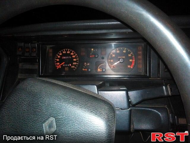Серый Рено 21, объемом двигателя 1.7 л и пробегом 0 тыс. км за 700 $, фото 5 на Automoto.ua