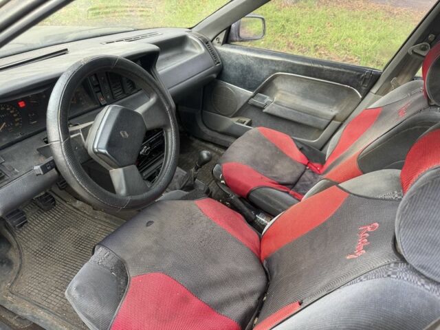 Серый Рено 21, объемом двигателя 1.7 л и пробегом 300 тыс. км за 499 $, фото 11 на Automoto.ua