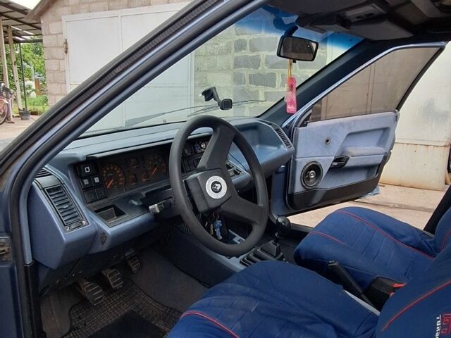 Синий Рено 21, объемом двигателя 1 л и пробегом 3 тыс. км за 800 $, фото 3 на Automoto.ua