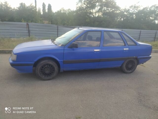 Синий Рено 21, объемом двигателя 2.1 л и пробегом 300 тыс. км за 850 $, фото 1 на Automoto.ua