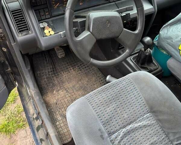 Синий Рено 21, объемом двигателя 1.7 л и пробегом 235 тыс. км за 650 $, фото 3 на Automoto.ua