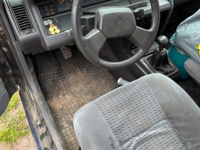 Синий Рено 21, объемом двигателя 1.7 л и пробегом 235 тыс. км за 650 $, фото 4 на Automoto.ua
